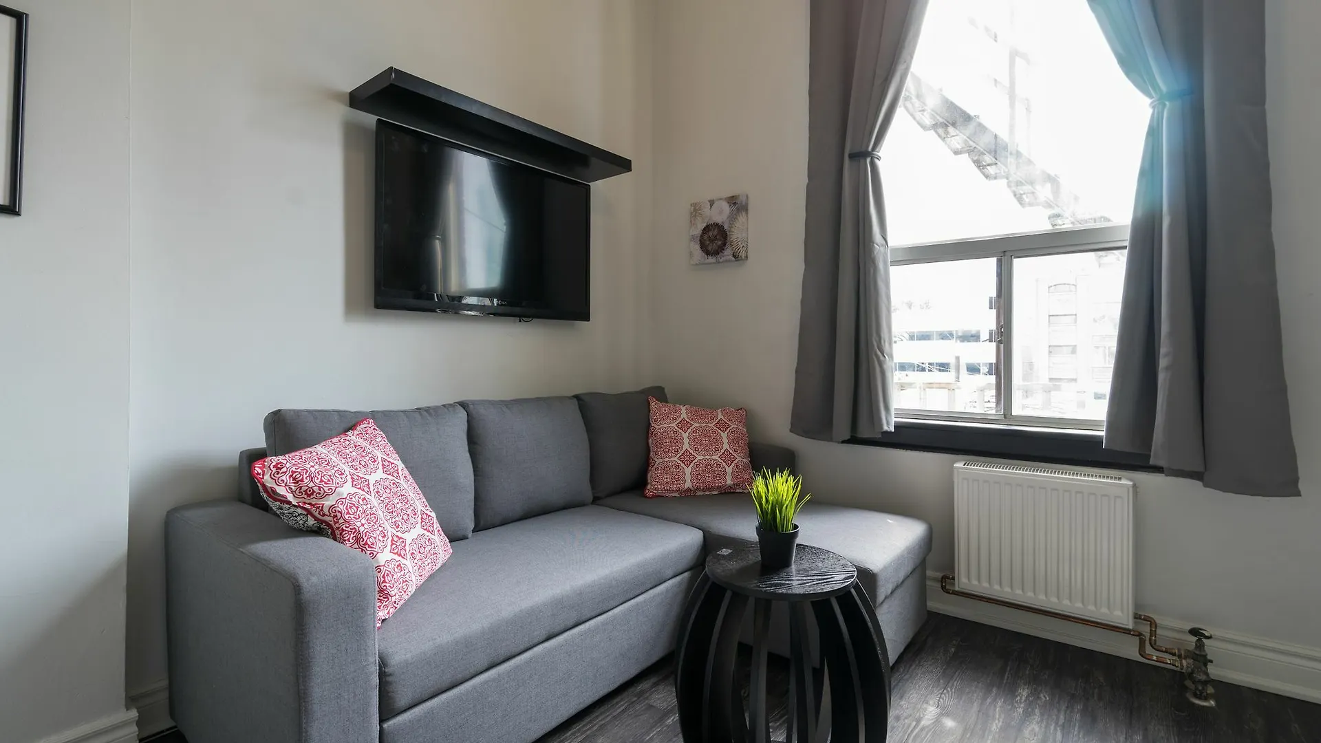 Applewood Suites - Modern Traveller Paradise Loft Toronto Apartment