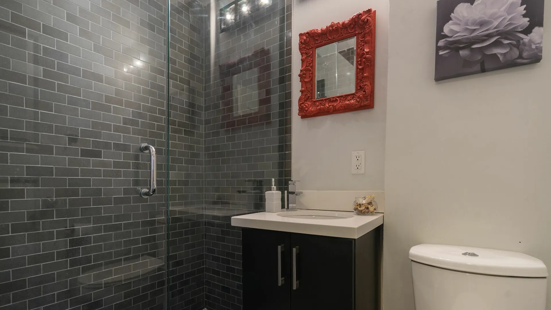 Applewood Suites - Modern Traveller Paradise Loft Toronto 0*,  Canada