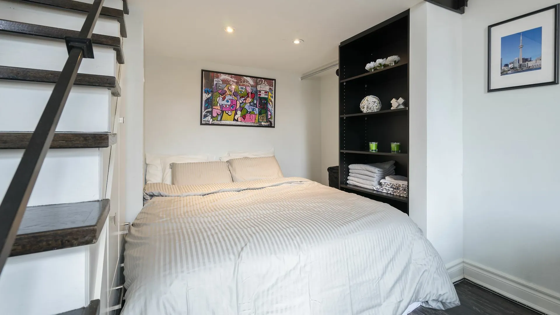 Applewood Suites - Modern Traveller Paradise Loft Toronto 0*,